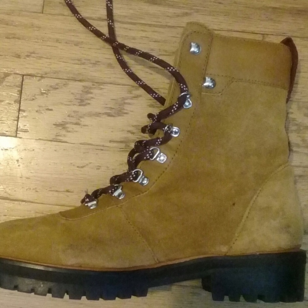 Very good condition. Genuine suede hiking boots.